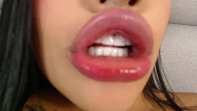 Snapshot of emily_brontee_ chatting on March 2025 03:58:02 PM emily brontee online show from March 2025 03:58:02 PM