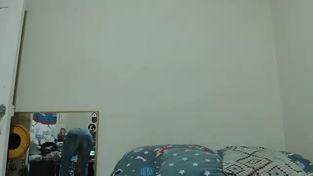 Snapshot of AlinaWoolf_ chatting on June 2026 11:05:02 PM AlinaWoolf online show from June 2026 11:05:02 PM