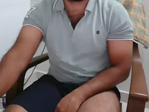 Snapshot of Tamil_Boy28 chatting on February 2025 01:14:01 PM Tamil Boy28 online show from February 2025 01:14:01 PM