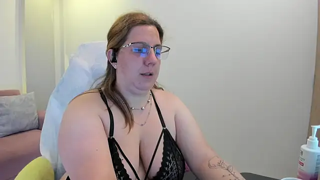 katie joness  online show from September 2025 12:49:02 PM