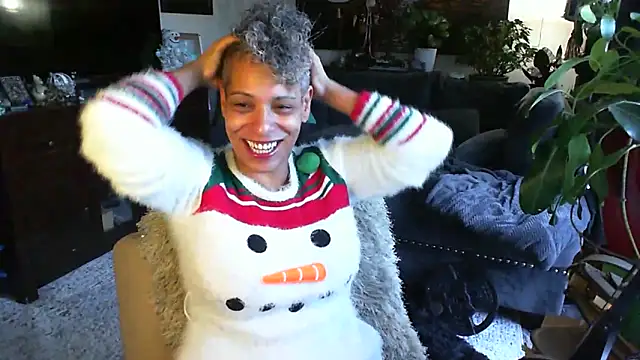 Snapshot of CeceilaMoon chatting on December 2025 03:12:01 PM CeceilaMoon online show from December 2025 03:12:01 PM