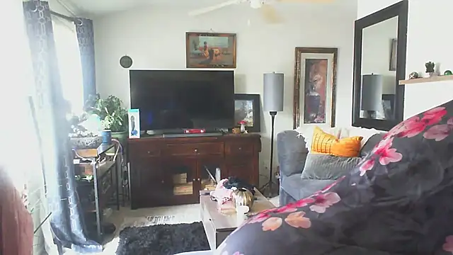 Snapshot of CeceilaMoon chatting on February 2026 05:55:01 PM CeceilaMoon online show from February 2026 05:55:01 PM