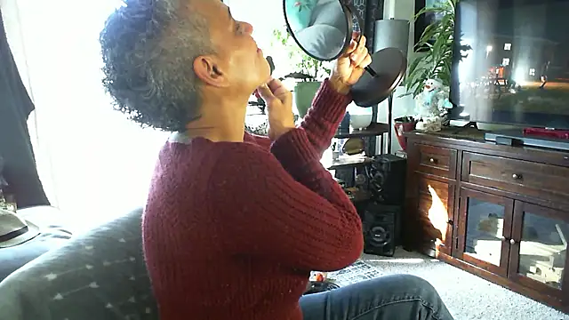 Snapshot of CeceilaMoon chatting on January 2026 05:51:01 PM CeceilaMoon online show from January 2026 05:51:01 PM