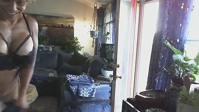 CeceilaMoon online show from October 2025 04:32:02 PM
