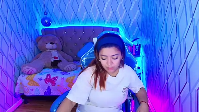 NicolleTaylor online show from October 2025 04:22:02 AM