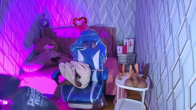 NicolleTaylor online show from February 2026 04:10:02 AM