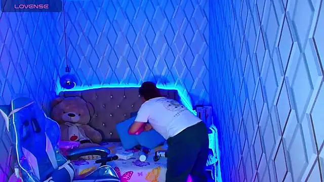 NicolleTaylor online show from October 2025 03:49:01 AM