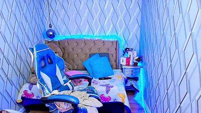 NicolleTaylor online show from December 2025 04:33:01 AM