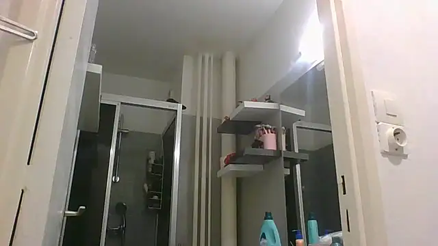 Linaluxa online show from January 2026 06:45:01 PM