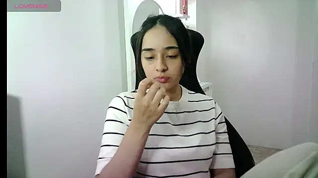 Snapshot of aineangeel chatting on June 2026 01:33:01 AM aineangeel online show from June 2026 01:33:01 AM