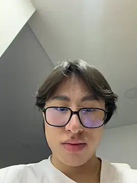 Snapshot of SrLuis18 chatting on June 2026 11:10:02 PM SrLuis18 online show from June 2026 11:10:02 PM