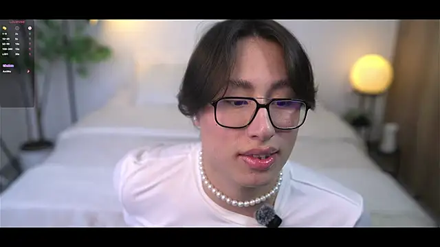 Snapshot of SrLuis18 chatting on December 2025 08:09:02 PM SrLuis18 online show from December 2025 08:09:02 PM