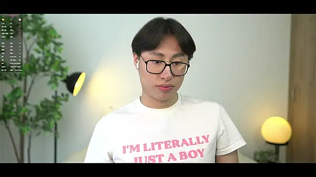 Snapshot of SrLuis18 chatting on February 2026 04:47:01 PM SrLuis18 online show from February 2026 04:47:01 PM