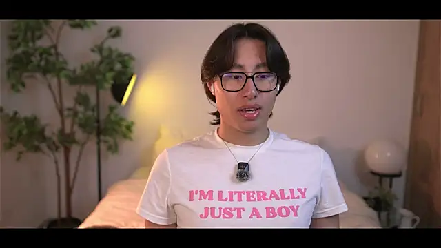 Snapshot of SrLuis18 chatting on November 2025 04:15:02 AM SrLuis18 online show from November 2025 04:15:02 AM