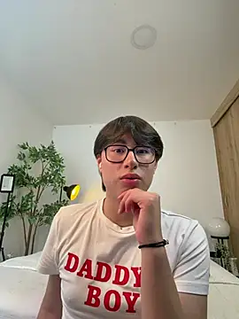 Snapshot of SrLuis18 chatting on February 2026 09:23:02 PM SrLuis18 online show from February 2026 09:23:02 PM