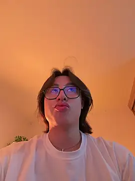 Snapshot of SrLuis18 chatting on January 2026 03:10:01 AM SrLuis18 online show from January 2026 03:10:01 AM