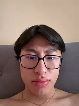 Snapshot of SrLuis18 chatting on February 2026 04:29:02 PM SrLuis18 online show from February 2026 04:29:02 PM