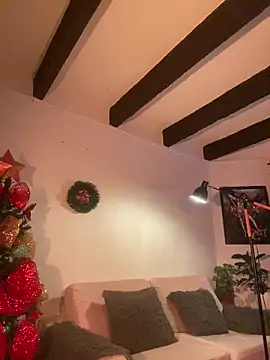 lyamthommpson online show from December 2025 07:48:01 PM