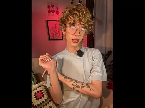 Snapshot of lyamthommpson chatting on April 2026 02:02:02 AM lyamthommpson online show from April 2026 02:02:02 AM