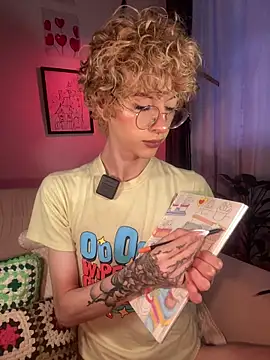 Snapshot of lyamthommpson chatting on April 2026 07:53:01 PM lyamthommpson online show from April 2026 07:53:01 PM