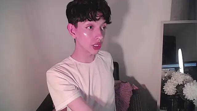 lyamthommpson online show from February 2025 07:15:01 AM