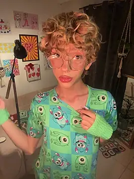 Snapshot of lyamthommpson chatting on February 2026 02:53:01 AM lyamthommpson online show from February 2026 02:53:01 AM