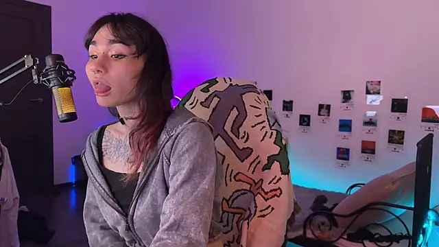 deadlysweet online show from May 2026 01:27:02 AM