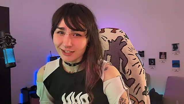 deadlysweet online show from May 2026 05:05:02 AM