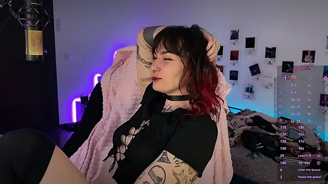 deadlysweet online show from February 2026 02:44:02 AM