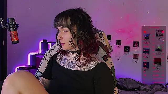 deadlysweet online show from October 2025 02:02:01 AM