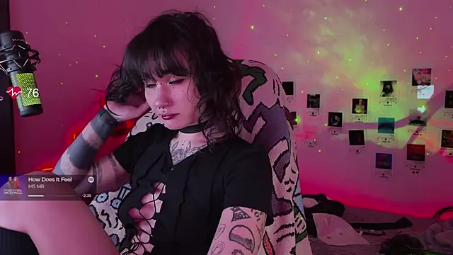 deadlysweet online show from November 2025 01:09:01 AM