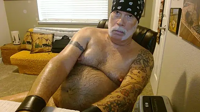 musclebearnips online show from May 2026 04:57:01 PM