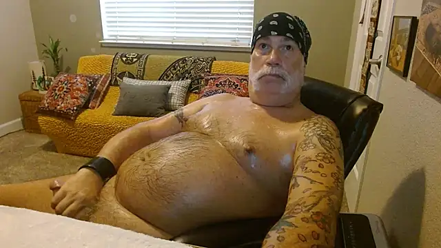 musclebearnips online show from November 2025 07:06:01 PM