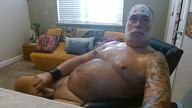 musclebearnips online show from October 2025 05:12:01 PM