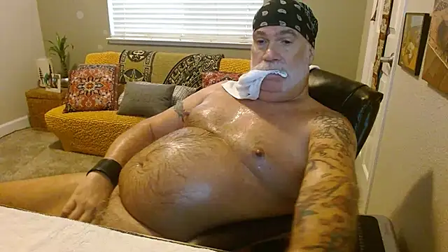 musclebearnips online show from November 2025 11:41:02 PM