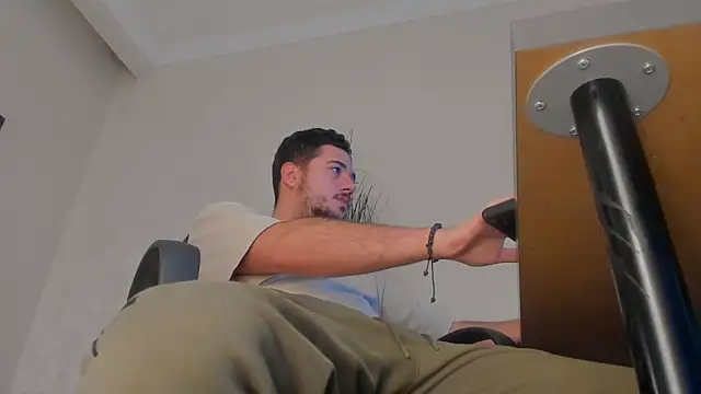 Snapshot of JoshKnights chatting on November 2025 06:28:01 AM JoshKnights online show from November 2025 06:28:01 AM