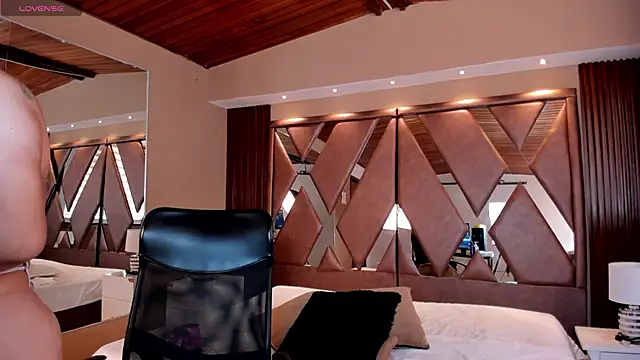 Snapshot of victoria_mooree chatting on February 2026 05:43:01 PM victoria mooree online show from February 2026 05:43:01 PM