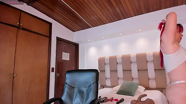 victoria mooree online show from November 2025 11:47:02 AM