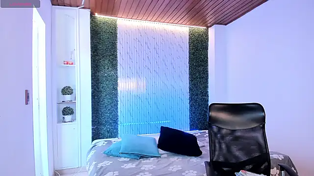 victoria mooree online show from March 2026 04:21:01 PM