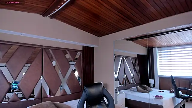 Snapshot of victoria_mooree chatting on December 2025 06:11:02 PM victoria mooree online show from December 2025 06:11:02 PM