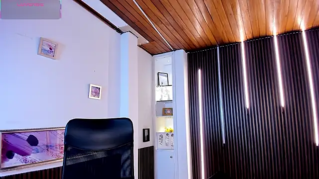 victoria mooree online show from March 2026 04:11:01 PM