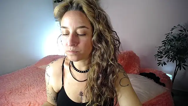 Snapshot of Paula_Paz chatting on December 2025 03:11:02 PM Paula Paz online show from December 2025 03:11:02 PM