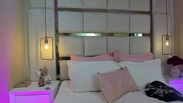 elizavenus online show from November 2025 11:43:02 AM