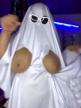 CharlotteMillers online show from October 2025 09:40:01 AM