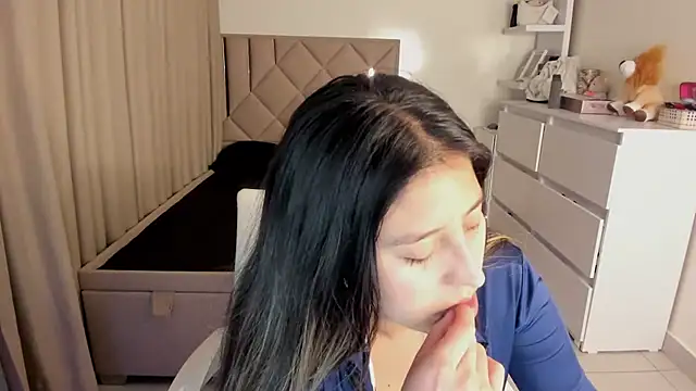 kiaraowen online show from October 2025 02:19:01 AM