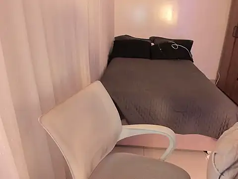 kiaraowen online show from April 2026 11:28:02 PM
