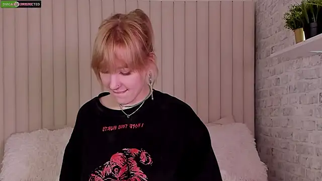 Snapshot of RachelCart chatting on October 2025 03:08:02 AM RachelCart online show from October 2025 03:08:02 AM