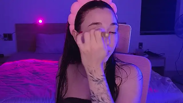 YasmineWest online show from May 2026 12:20:01 PM