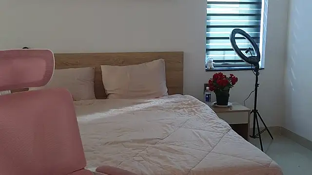 YasmineWest online show from May 2026 08:07:01 AM