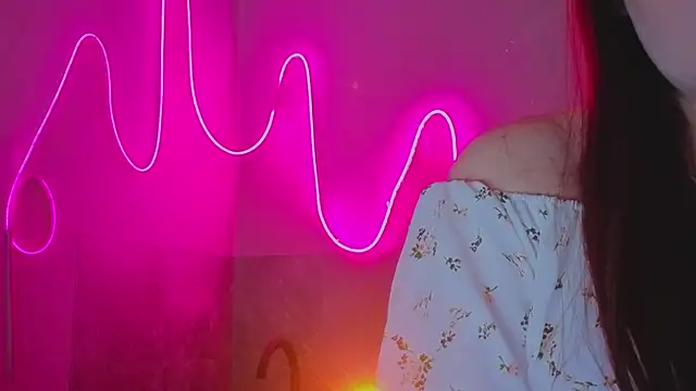 YasmineWest online show from November 2025 05:46:01 PM